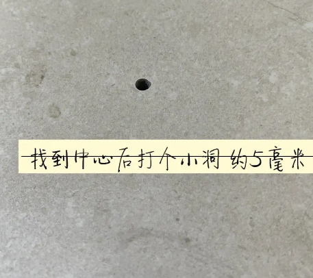 赤壁瓷砖空鼓维修公司专业解答在瓷砖铺贴过程中，如果砂料搅拌不均匀，将会带来以下问题