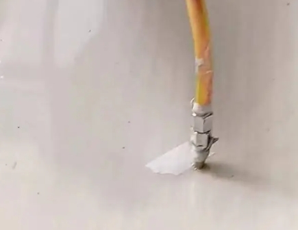 赤壁瓷砖空鼓维修公司专业解答在瓷砖铺贴过程中，如果使用的砂料过粗（如全部使用了粗砂），可能会导致以下问题